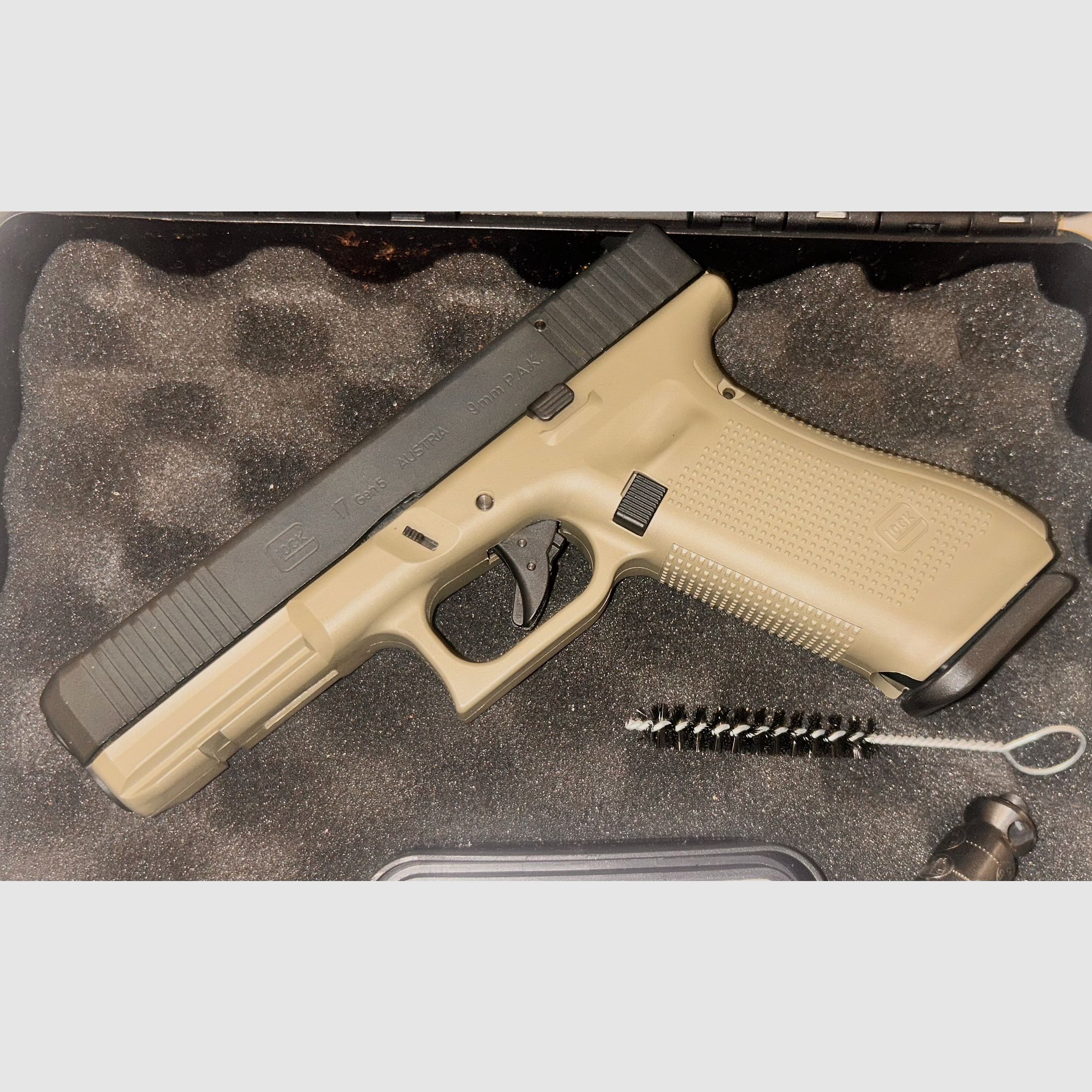 Glock 17 Gen5 blank firing pistol French military 9 mm P.A.K. (P18) NEW NEW NEW