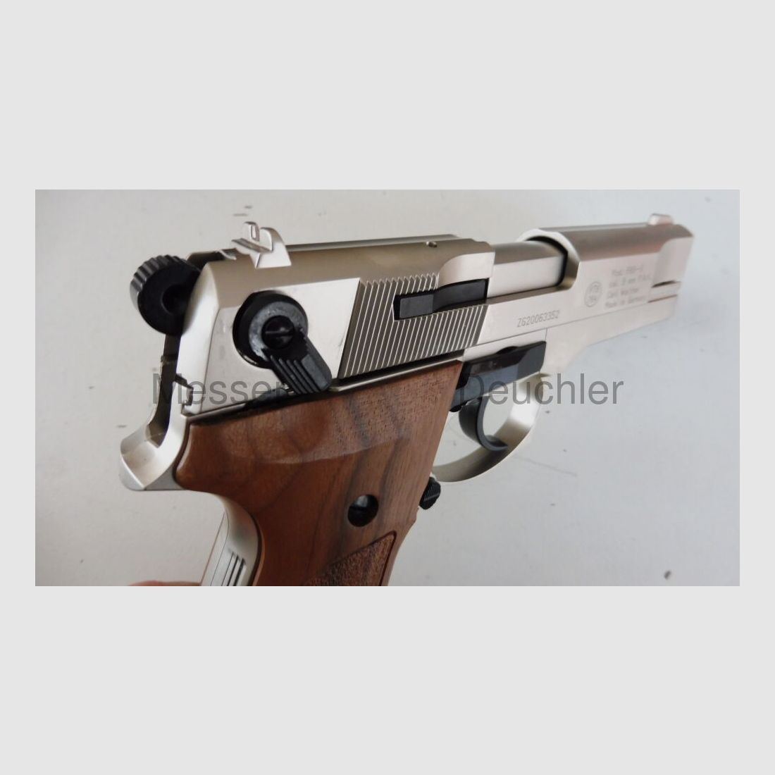 Walther P88 vernickelt/Holzgriffschalen