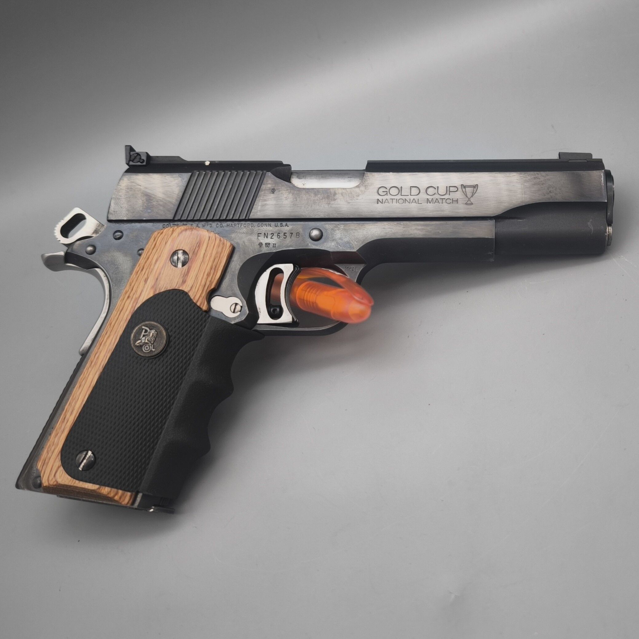Colt 1911 MK IV Serie ´80 " Gold Cup National Match con impugnatura Pachmayr "Ame .45Auto, immagine 2 di 11