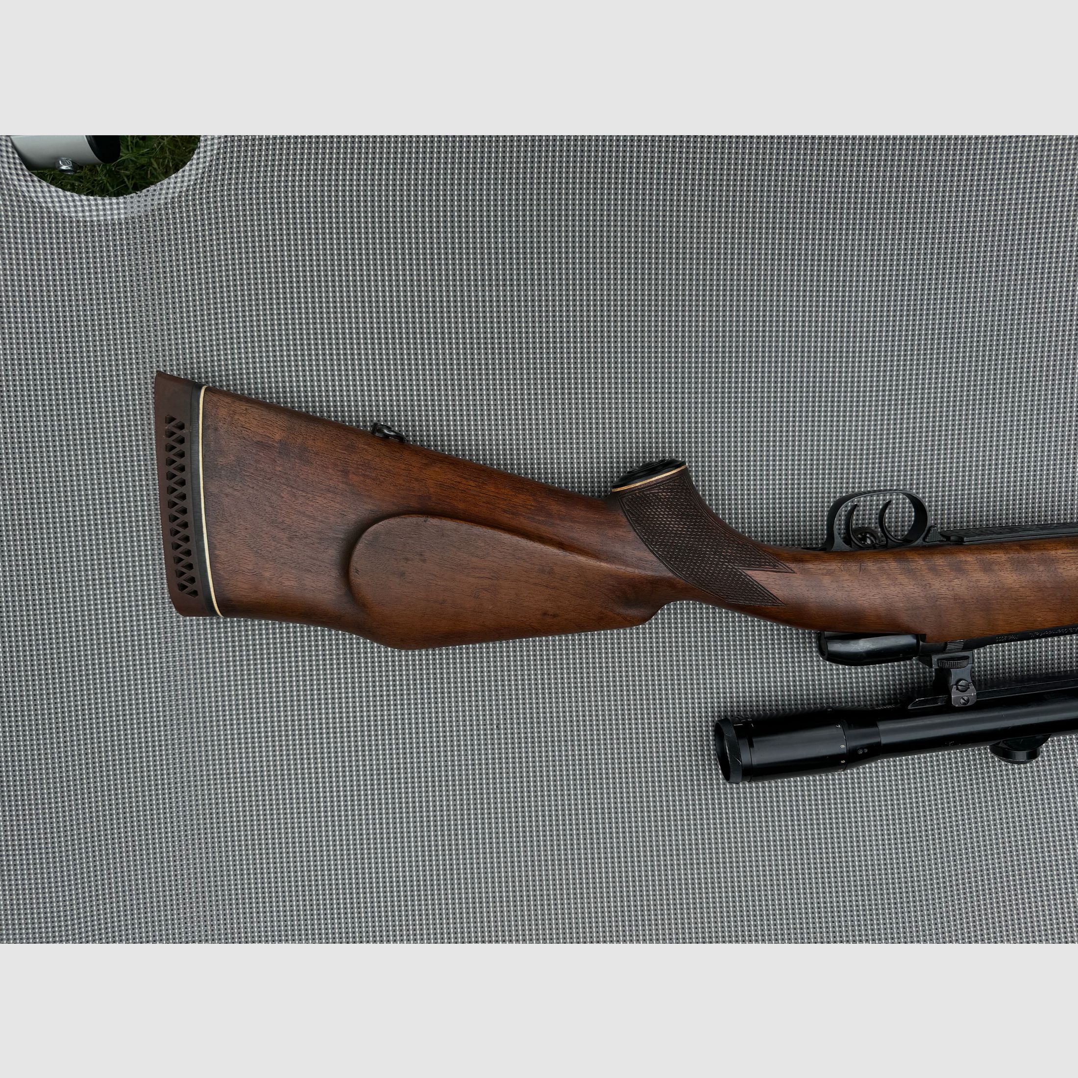 Mauser Modell 2000 Kal. .375 H&H Magnum met Zeiss Diavari 2,5–10x50 en Suhler haakmontage
