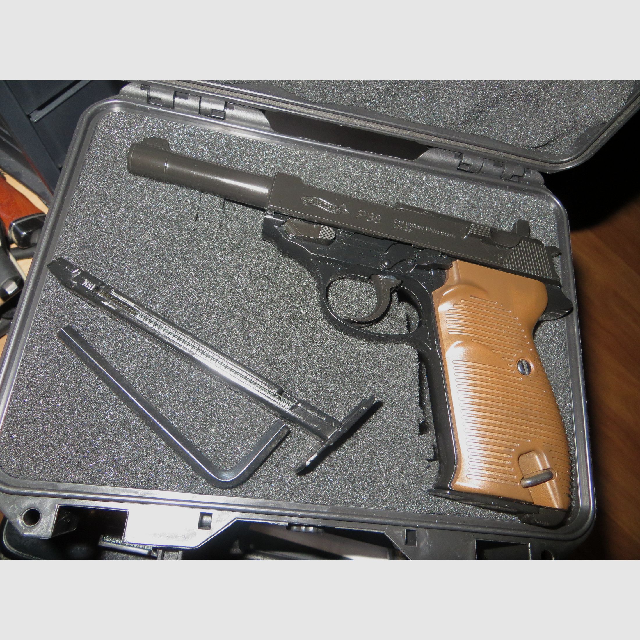 WALTHER P 38 co2 als nieuw fabrieksgereviseerd