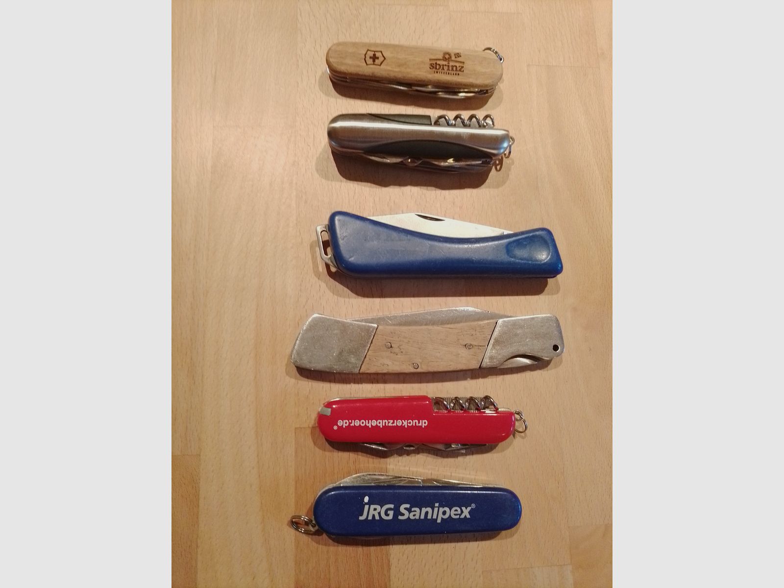 6 different pocket knives