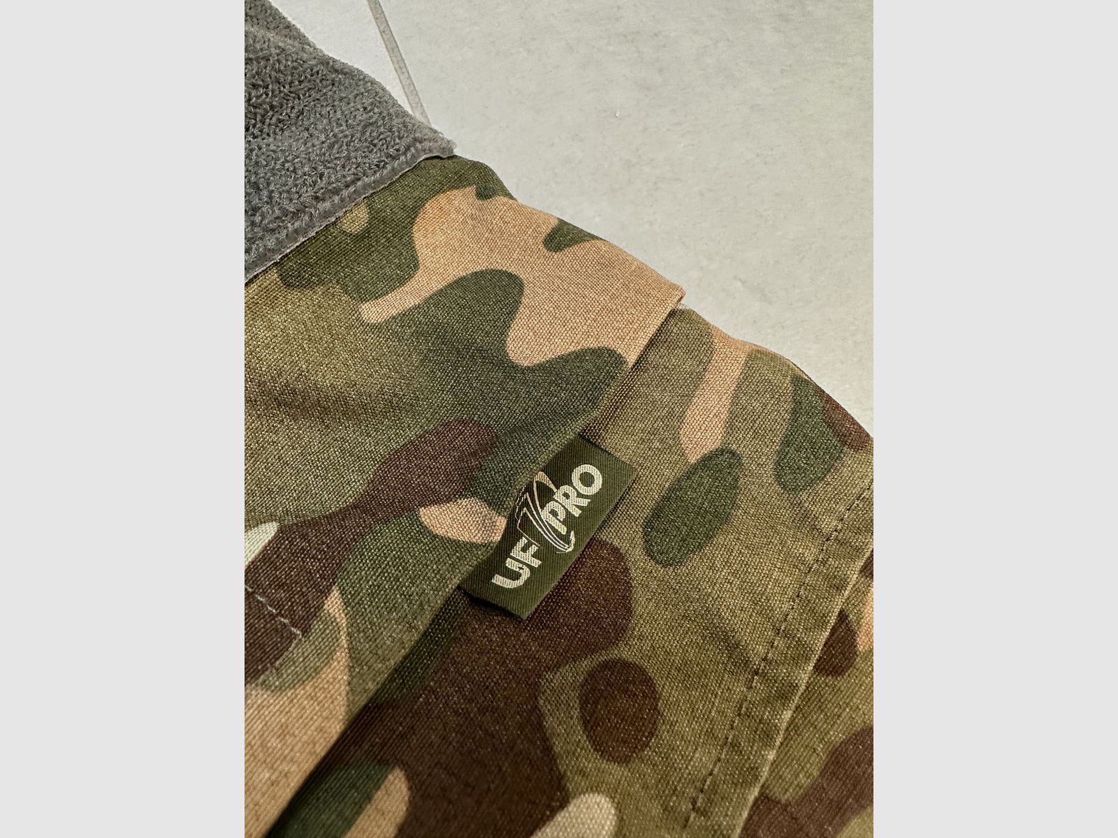 UF Pro Combat Shirt, besonderes Camo, Größe L Tiefstpreis