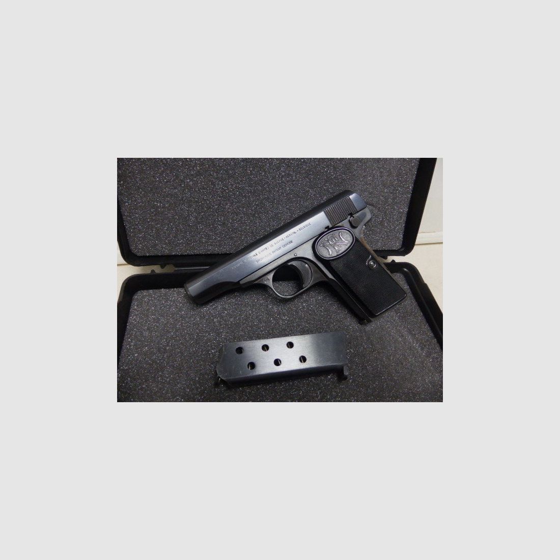 FN Herstal	 122, Bild 1 von 2