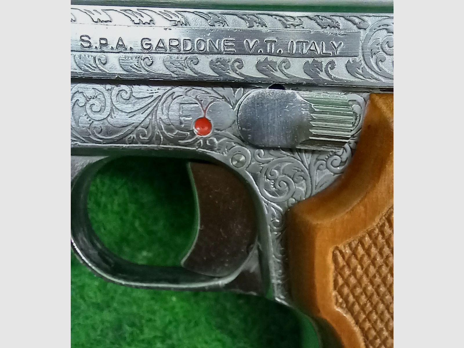 Grawerowany pistolet 6,35mmBrowning Renato Gamba