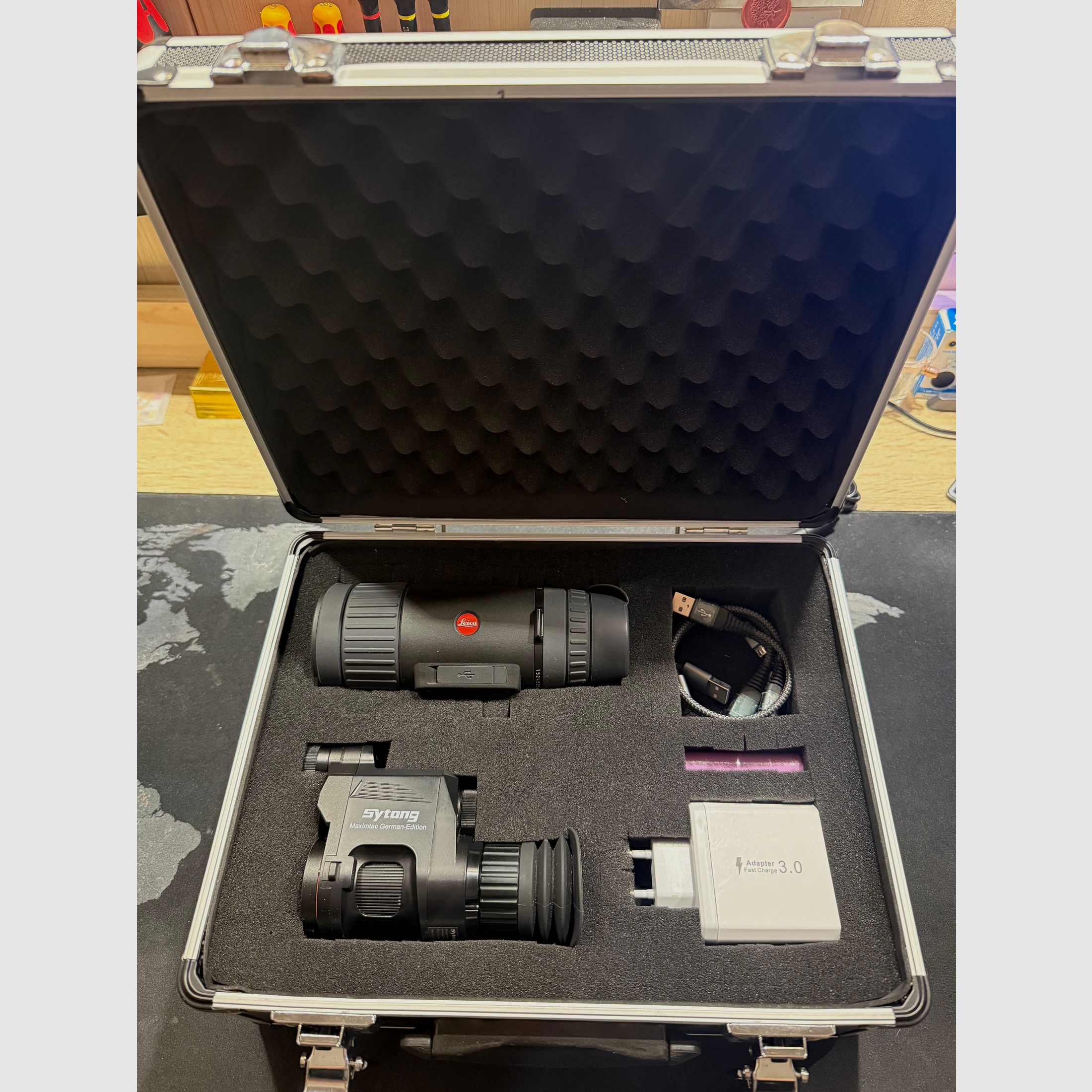 Wärmebildkamera (Leica View) plus Nachsatzgerät (Sytong HT66) im Koffer inkl Akku für das Nachsatzgerät und Ladekabeln