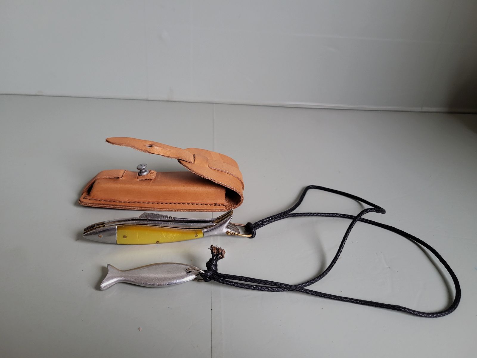 Old collector angler - hunting knife knife - spear fishing - saw