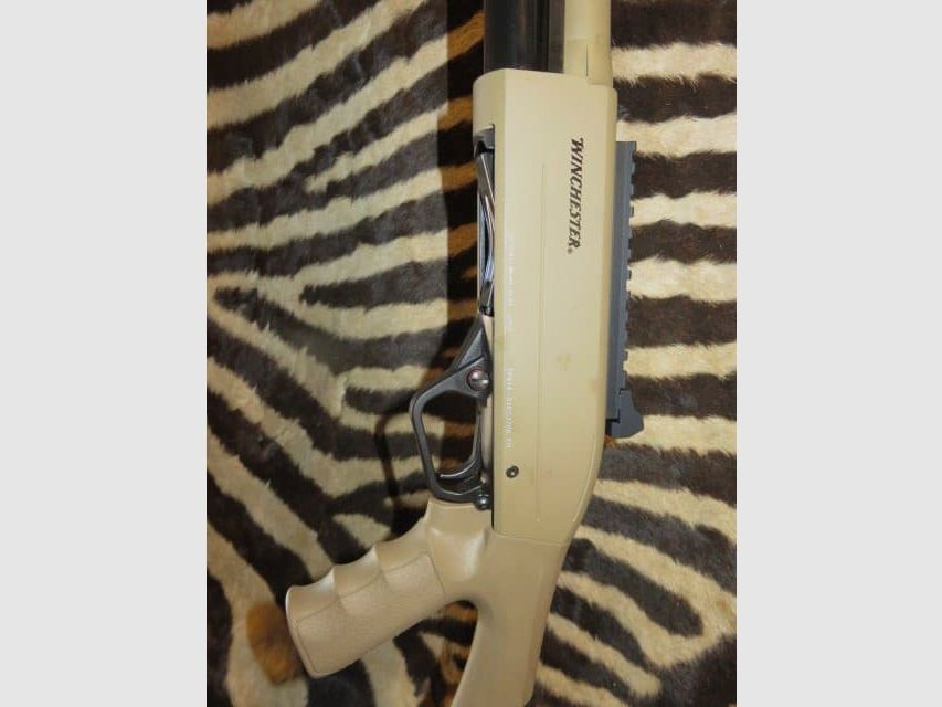 Pumpgun Winchester SXP Extreme Dark Earth Defender mit gezogenen Lauf cal. 12/76 61 cm Kapazität 4+1, Bild 4 von 11