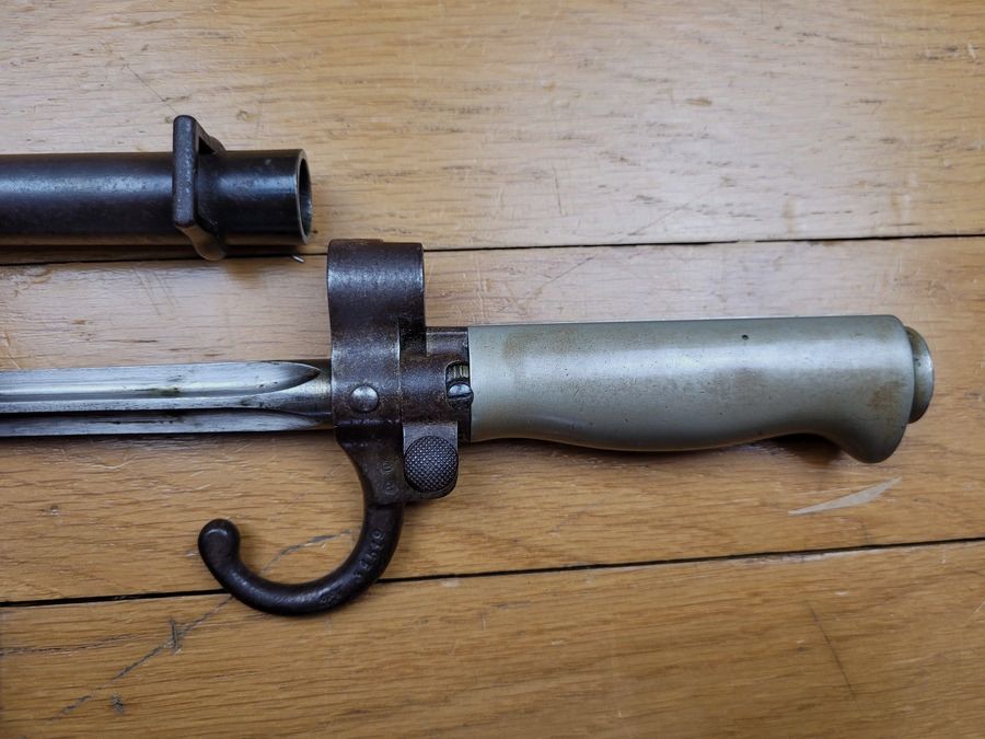 Baïonnette Française 1886/93 à quillon – Lebel 1er modèle à quillon et à soie longue – fourreau & arme au numéro – Excellent état, image 3 sur 15