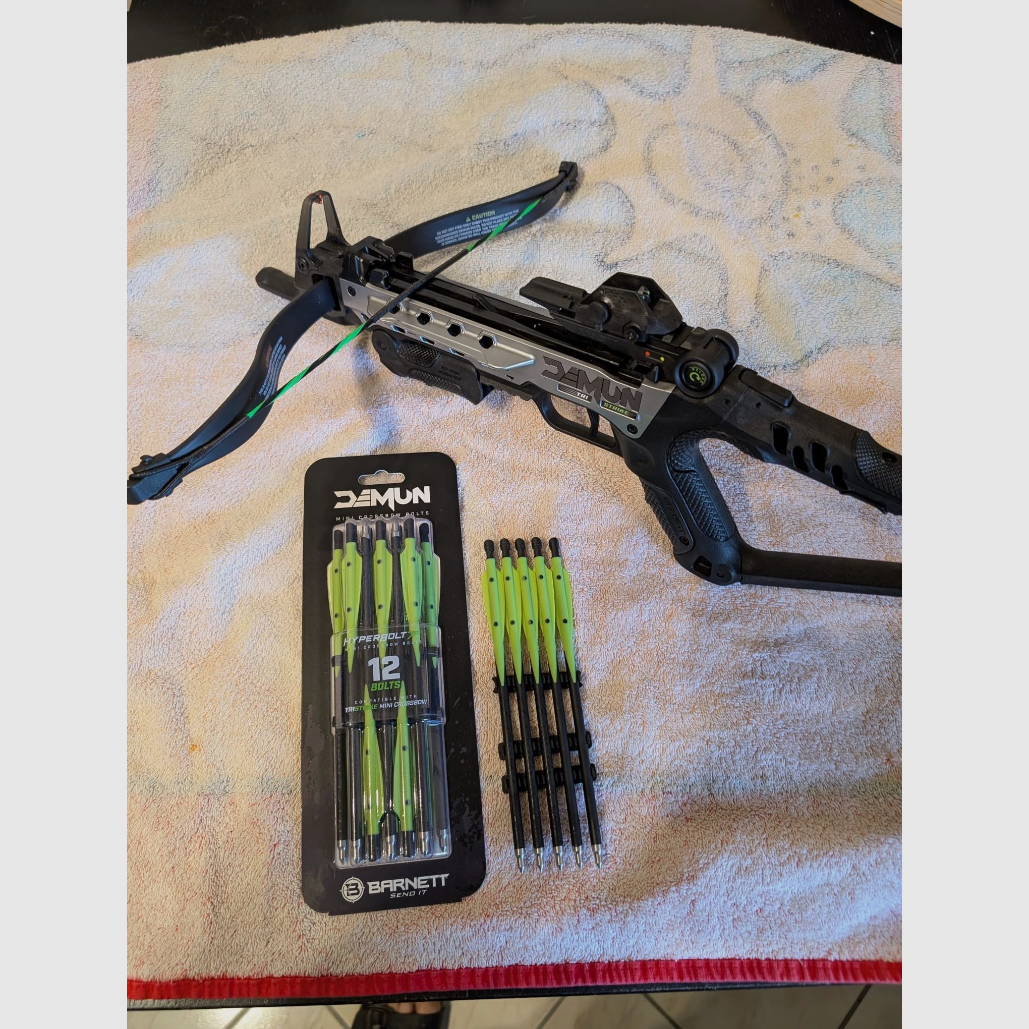 Vendo Barnett Denum Tristrike ballesta en set con flechas extra y bolsa.