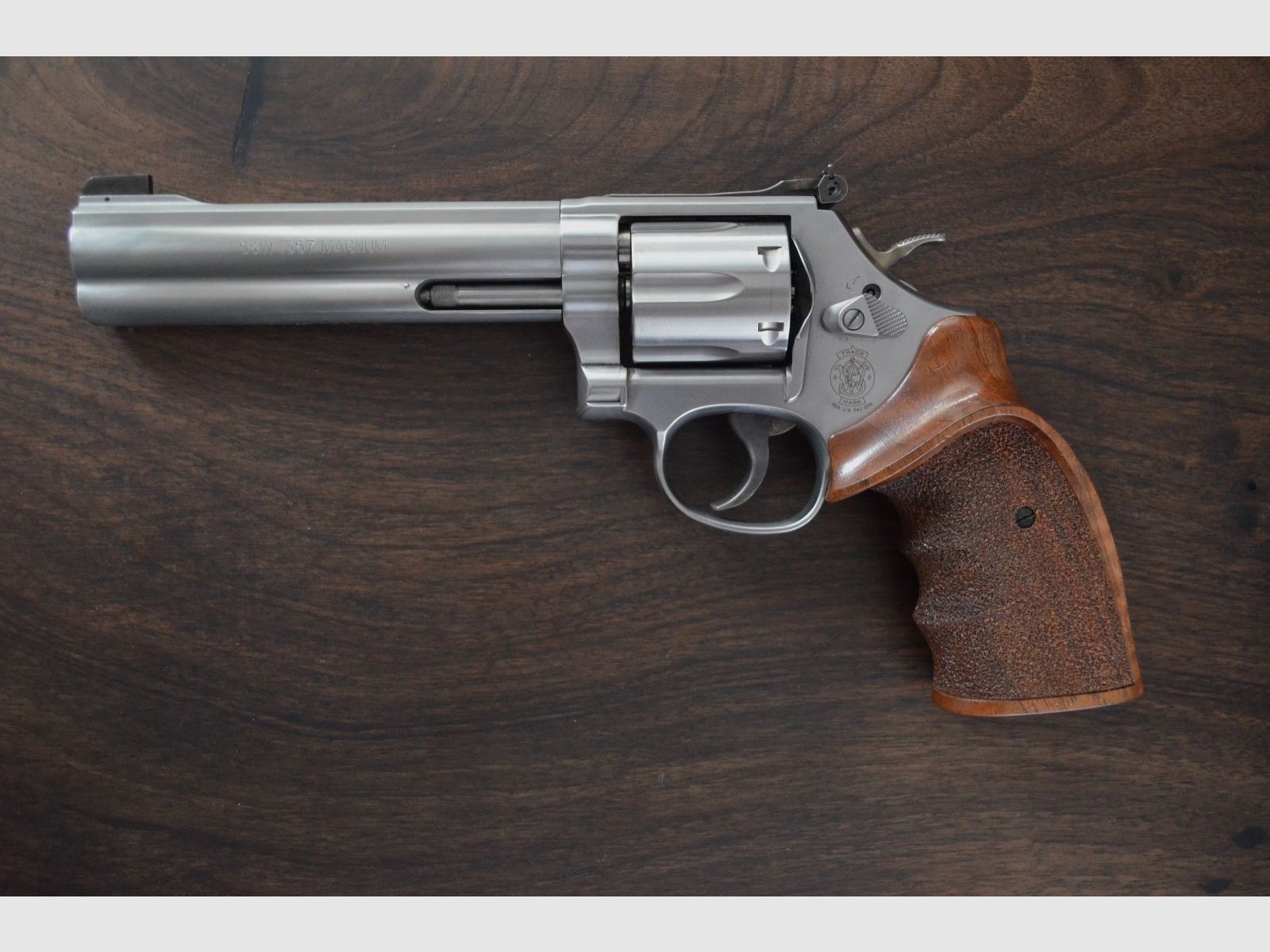 Smith & Wesson 686-6 Target Champion Kal.357 Mag. 6 Zoll Lauf im S&W Koffer mit Zubehör