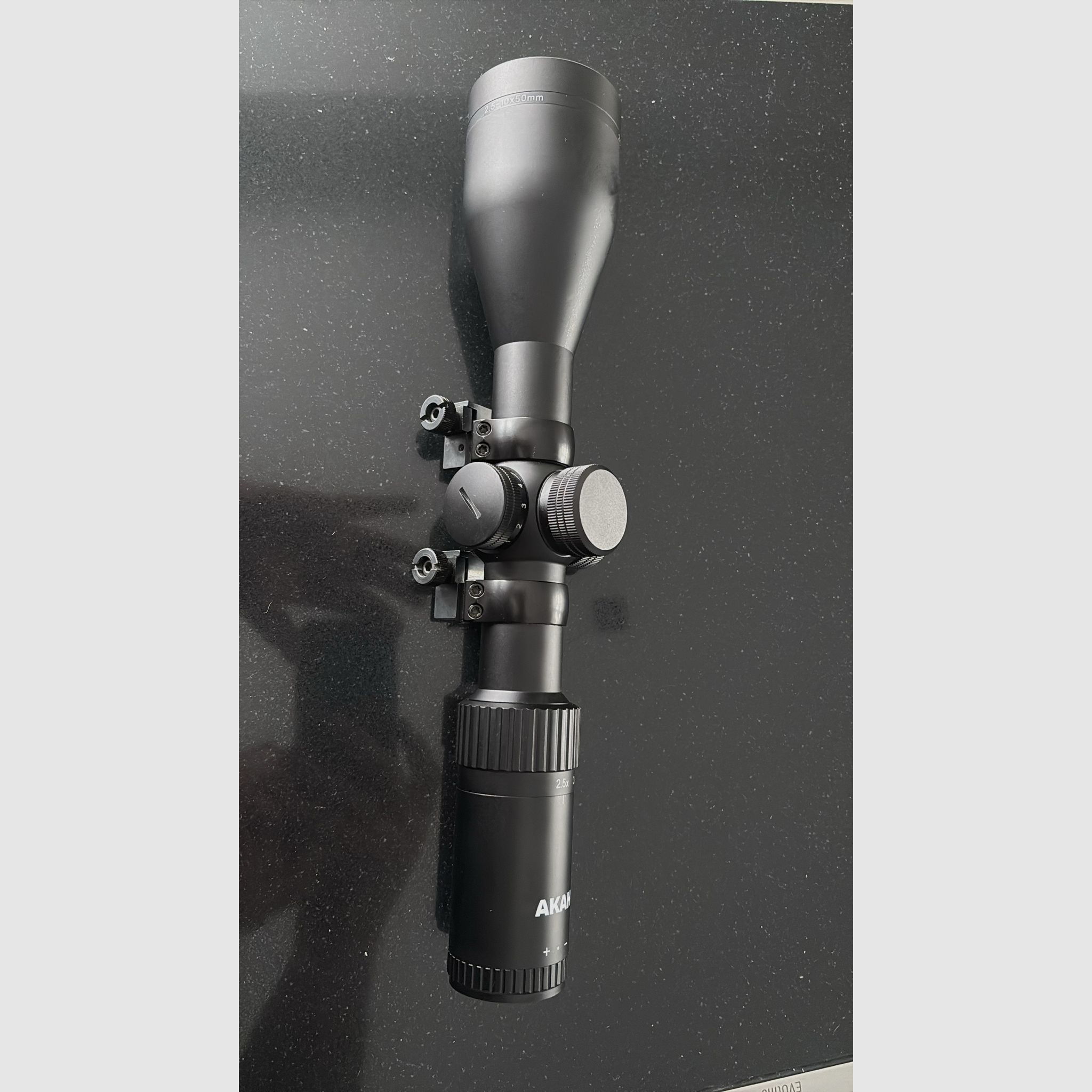 Akah 2,5-10x 50 como nuevo, incluyendo montaje