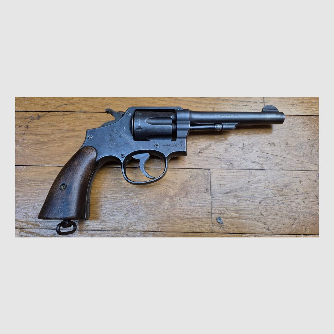 Sehr schöner Revolver Smith & Wesson « Victory » – Der Handabzug 1899 und das zukünftige Modell 10 aus dem Zweiten Weltkrieg – Kal. 38 SW / 38-200 – Ausgezeichnete Mechanik – Schöner ästhetischer Zustand – Schöner Lauf – Persönliche Waffe eines französischen Kommandos « Jedburgh » der Force 156 des britischen SOE in Indochina – Sehr seltene lokale Tasche – Waffe aus Anfang Januar 1944 mit Geschichte – TBE, Bild 21 von 31