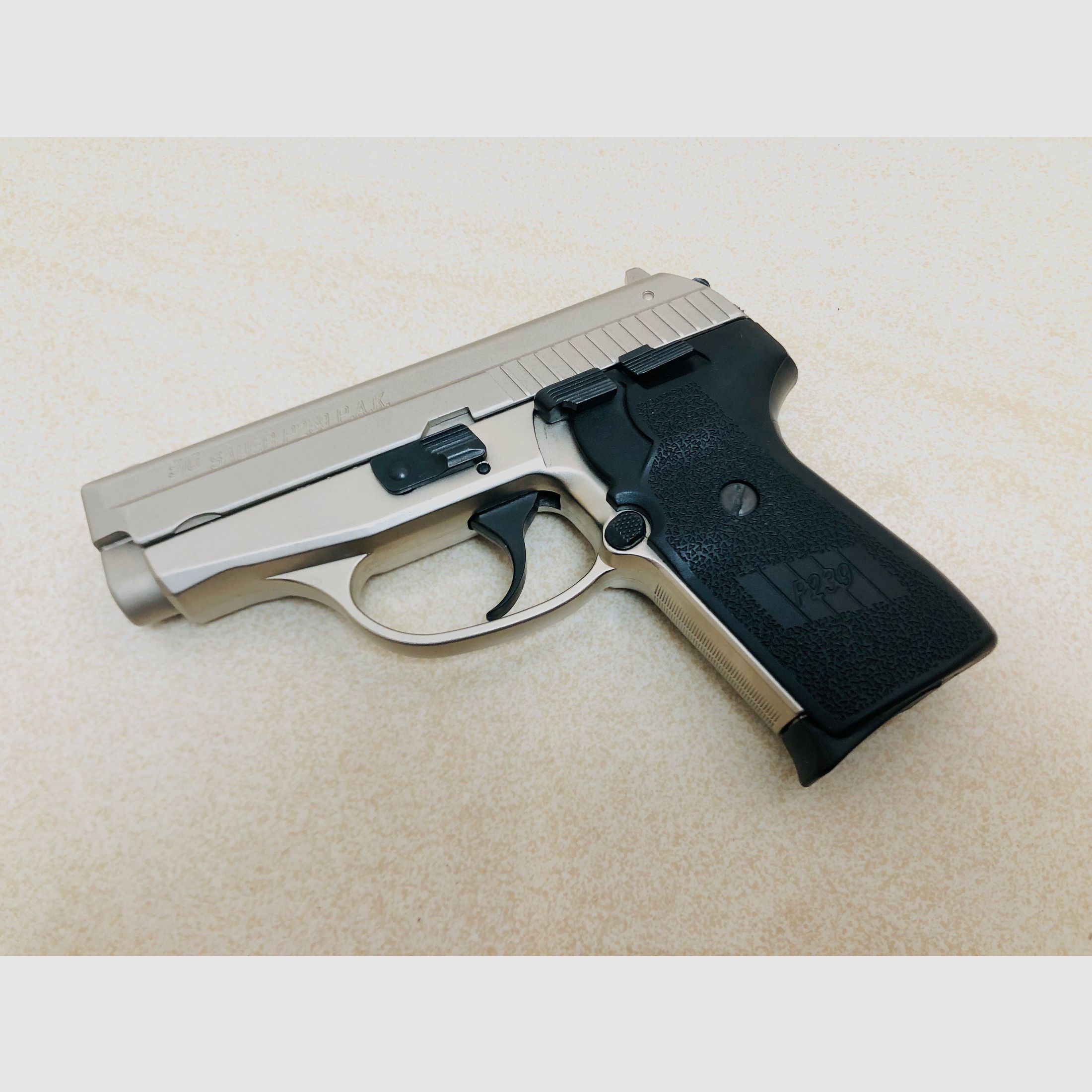 ••• SIG SAUER P239 pistolet d'alarme / Nickel / accessoires / OVP / PTB 799 •••