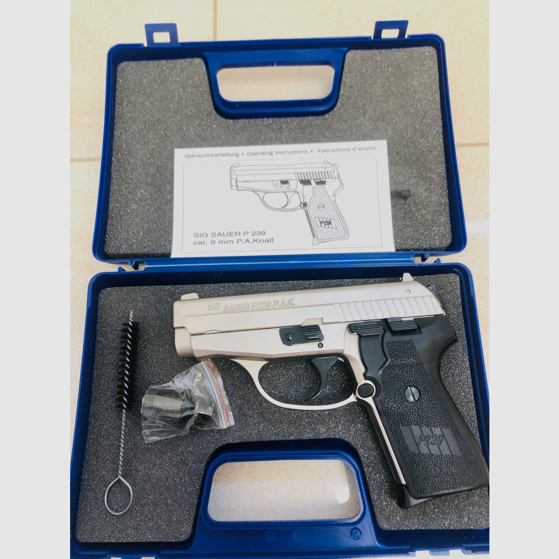 ••• SIG SAUER P239 schreckschiesspistool / nikkel / accessoires / originele verpakking / PTB 874 •••