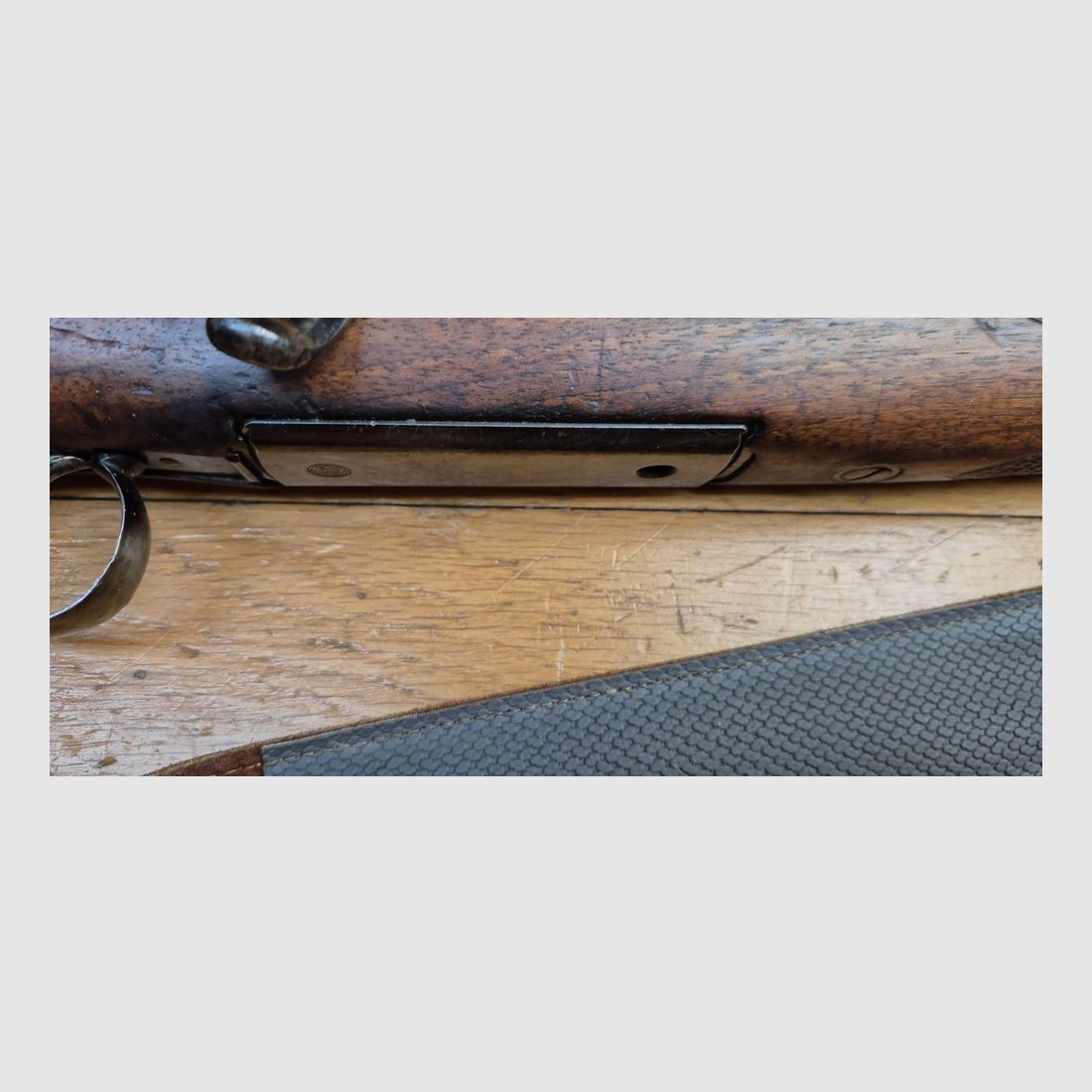 Schöne Steyr Mannlicher Schönauer Büchse — Modell « GK » — Kal. 7×64 — Waffe geprüft 1964 — Deutscher Abzug — Schöne Hölzer — Exzellente Mechanik — Schöner Lauf — Montagebasis aus Stahl — Sehr guter Allgemeinzustand — BE+/TBE, Bild 8 von 43