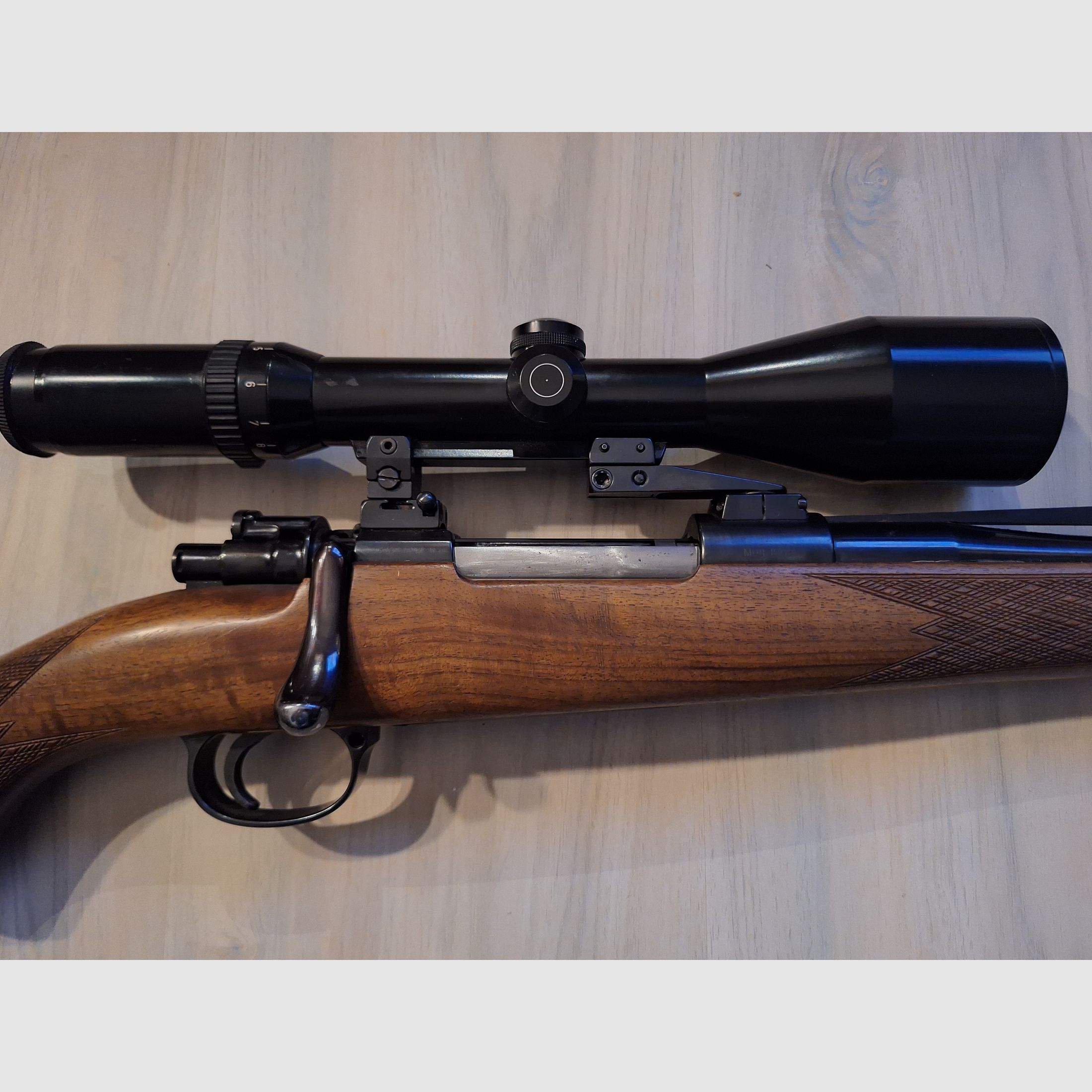 Carabine à répétition sur base Mauser 98 avec lunette 3-12x50