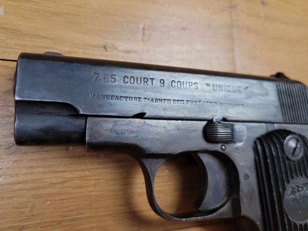 Schöner Unique Rr51 Pistol – Kal. 7,65mm – Waffenfabrik der Französischen Pyrenäen – Fortsetzung des Kriegsmodells der Besatzung – Sehr gute Verarbeitung – Exzellente Handhabung – Zwei Magazine 9 Schuss – Eine Mini 1911A1 in 7,65! – Exemplar in sehr gutem Zustand! – TBE+, Bild 6 von 17