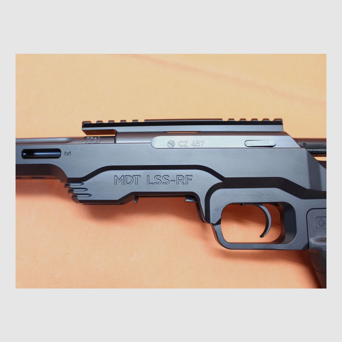 CZUB Rep.Büchse .22lr CZUB CZ457 MDT Chassis 20" Varmint Lauf/ Gewinde 1/2-20