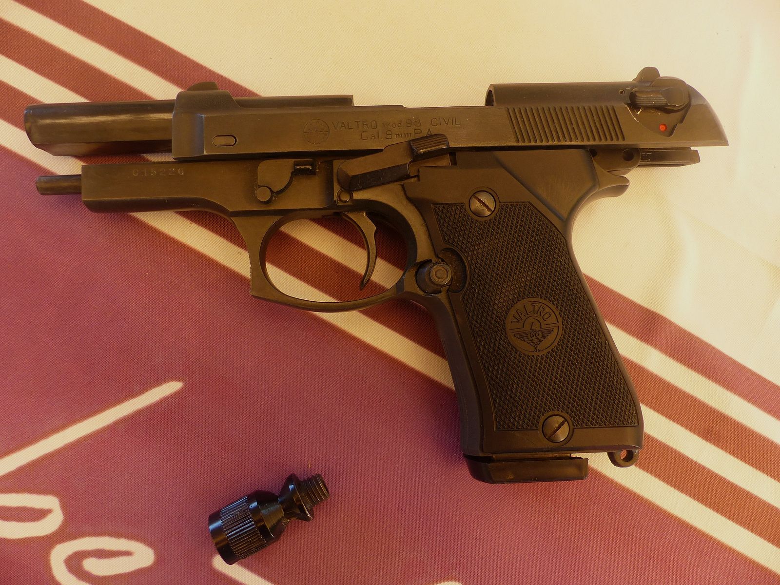 Valtro 98 Civil Cal. 9mm PAK - Beretta 92 Centurion clone with muzzle cup for rockets