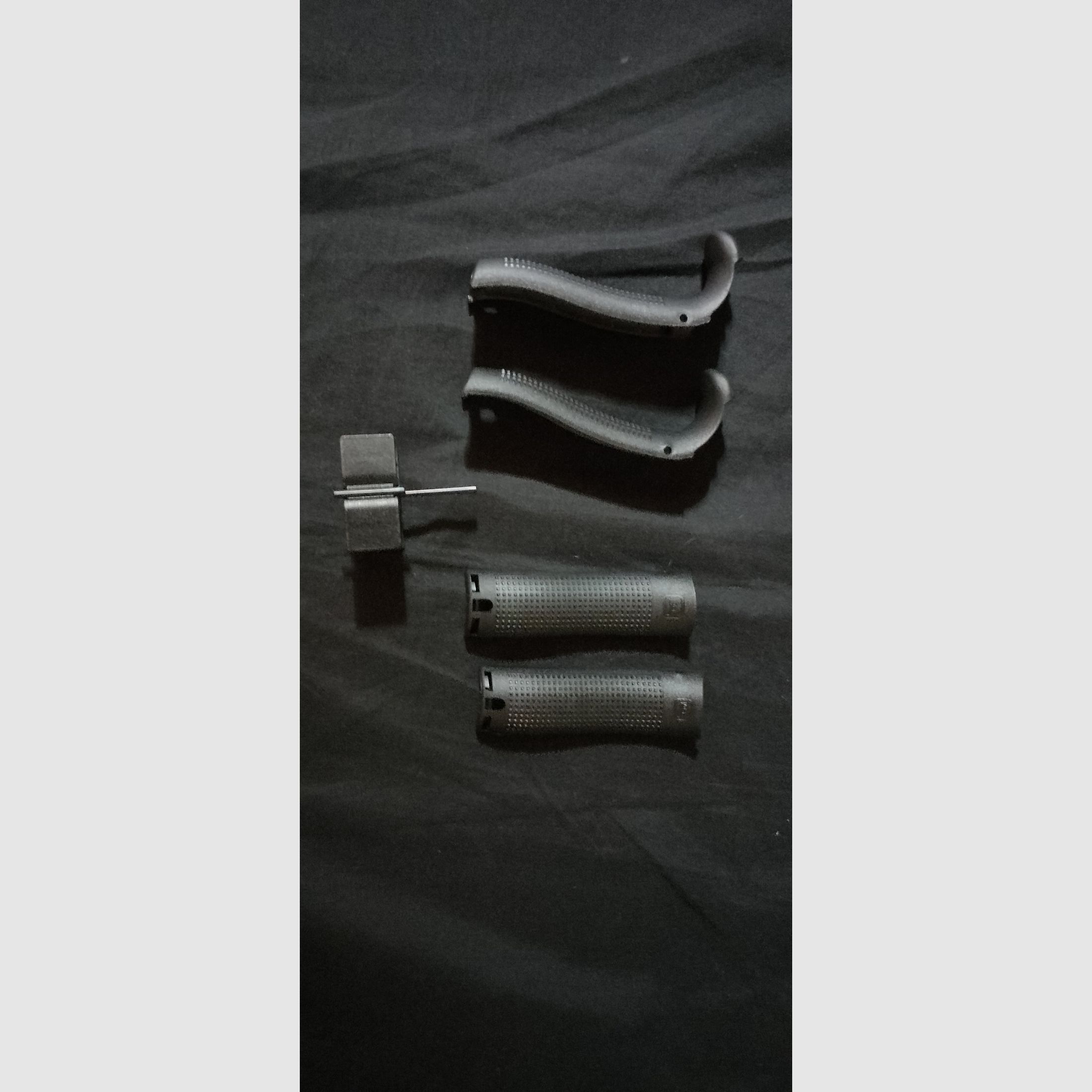 Backstraps 4 teiliges Griffschalenset Glock 17 baugleiche Modelle, 2x mit 2x ohne Beavertail  Größe M-2mm  Größe L-4mm