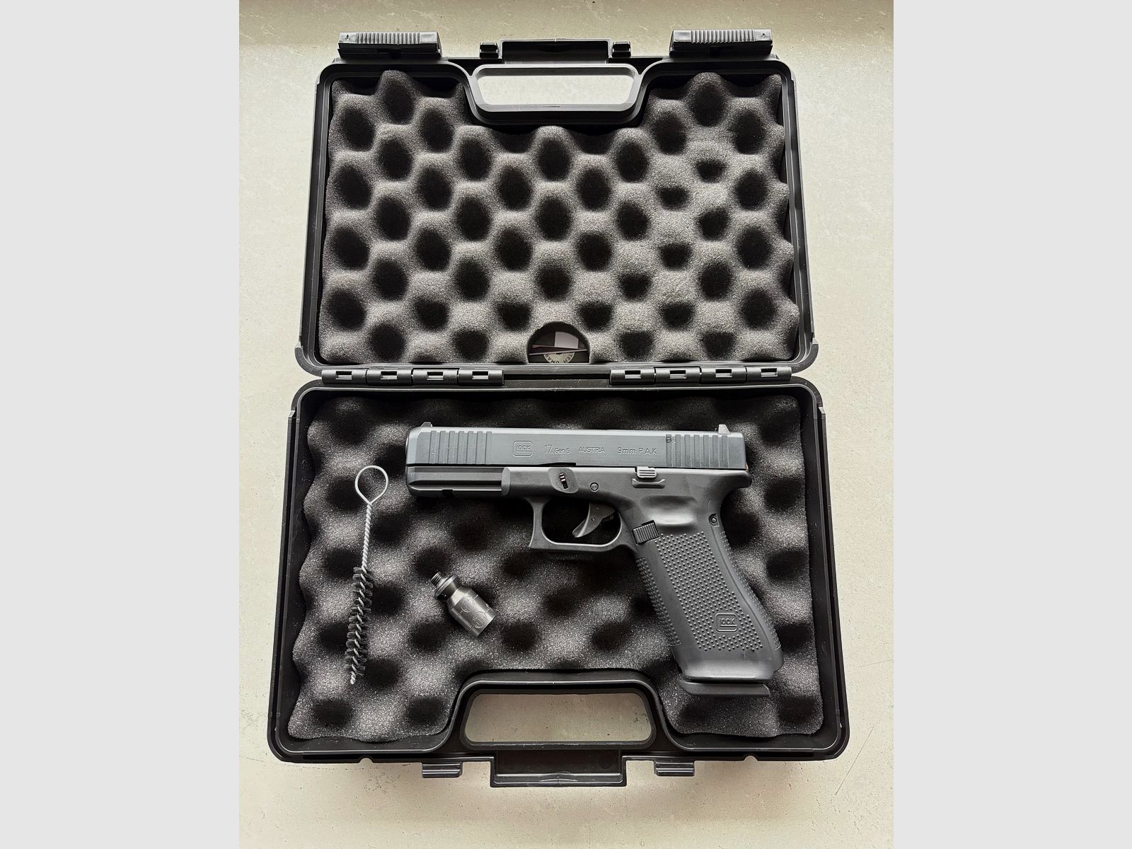 Glock 17 Gen5 blank firing pistol