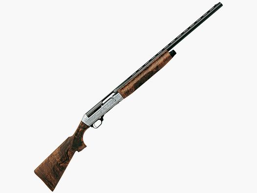 Das halbautomatische Gewehr Benelli Executive 2 hat auf der rechten Seite des Gehäuses die lebendige Szene des Flugs von zwei von einem Setter aufgescheuchten Rebhühnern eingraviert. Der Schaftkappe aus Nussbaum vervollständigt hervorragend den Schaft und das elegante aufgesetzte Stück rundet die Schaftkappe ab.