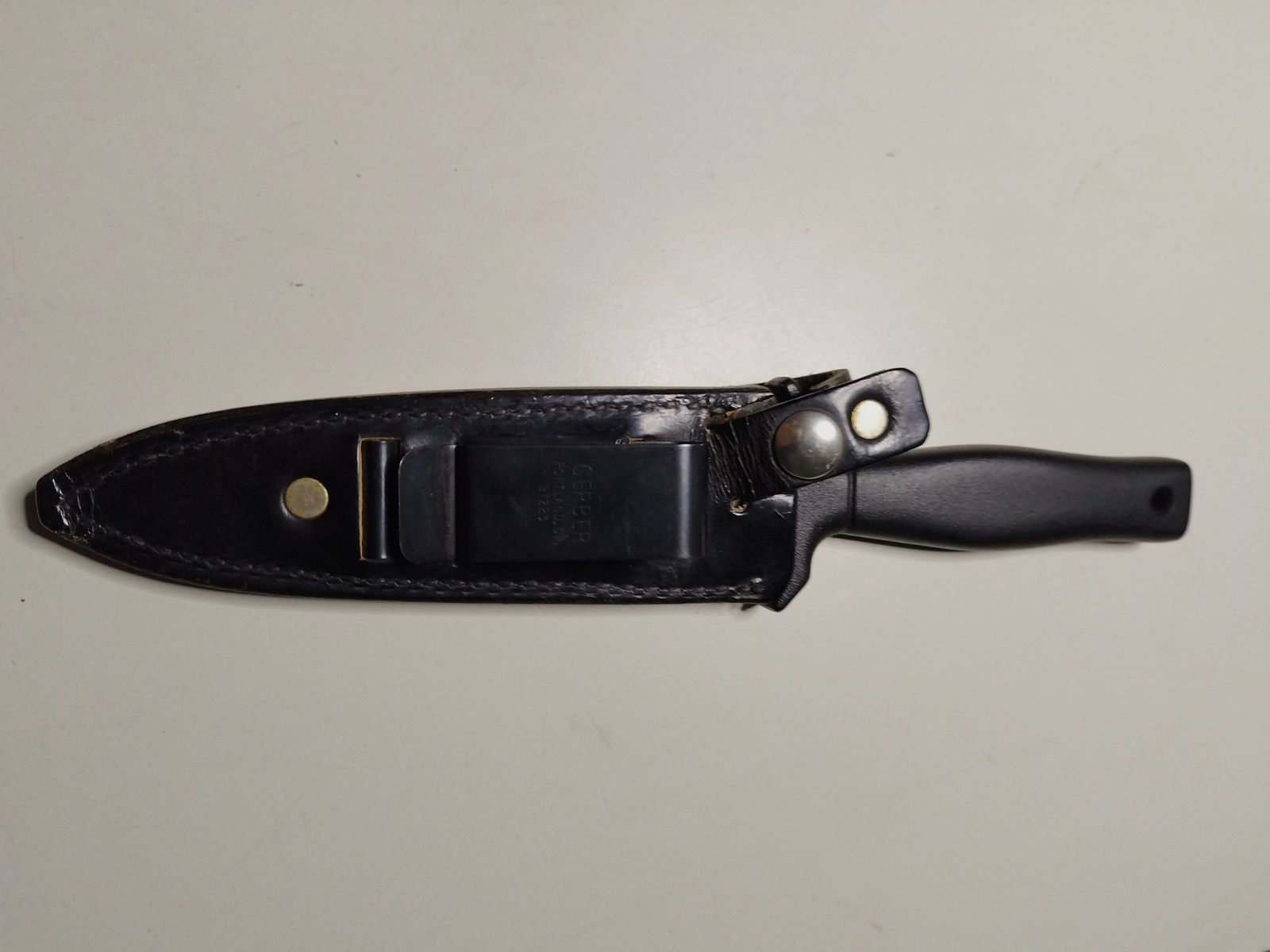 Coltello di alta qualità GERBER COMMAND 1 con fodero in pelle con clip