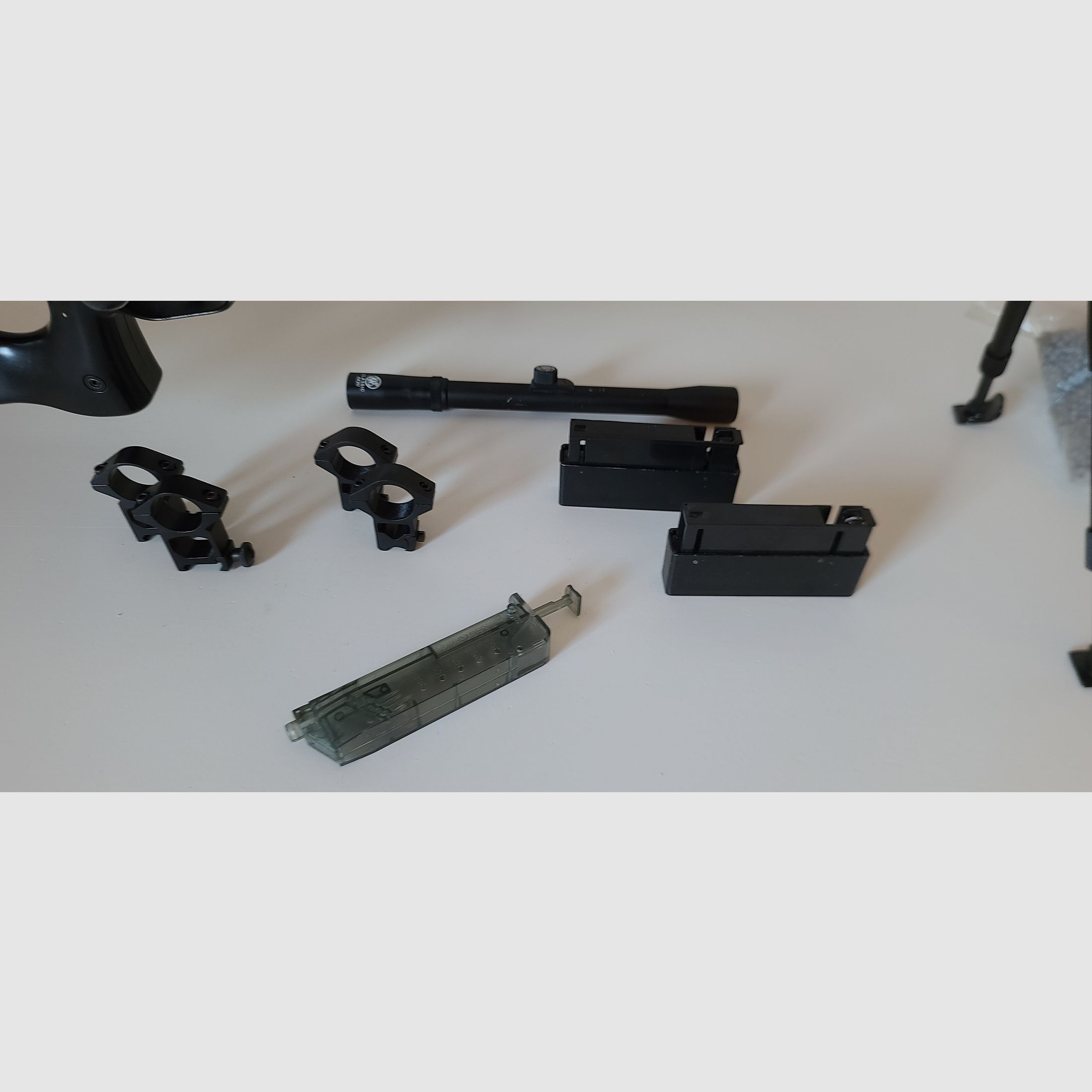 L96 Bolt Action mit 2 Magazinen