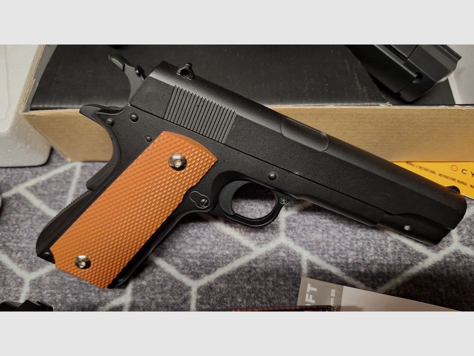 Federdruck Airsoftpistolen Konvolut: D.E./H.K./1911/u.a. NEUWERTIG