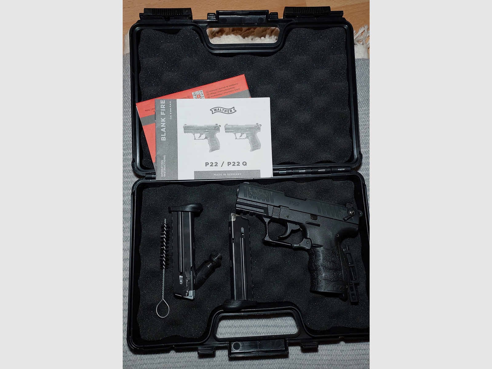 Walther P22Q Schreckschuss Pistole 9mm P.A.K. schwarz mit 2 Magazinen