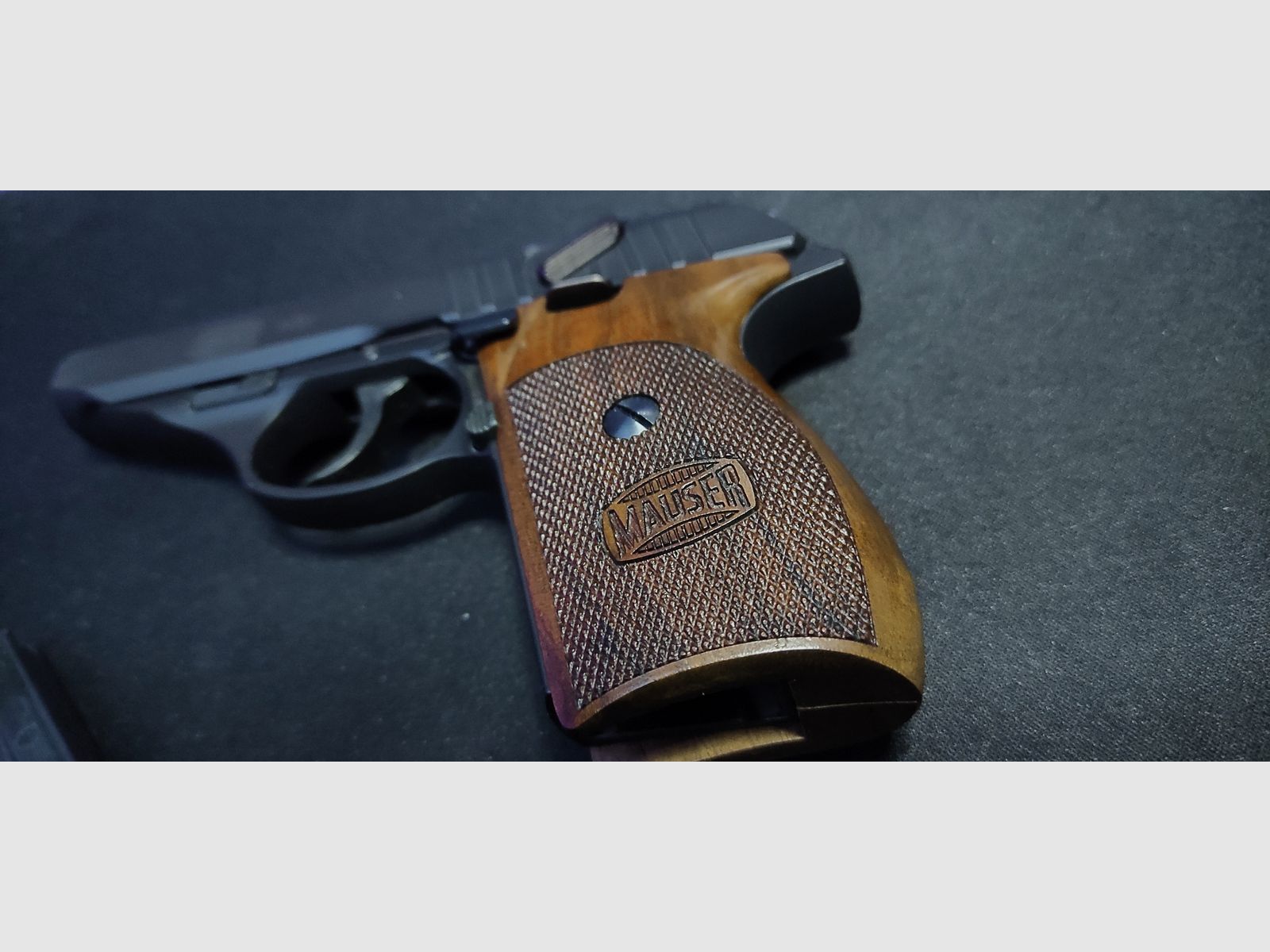 GSG Mauser HSr mit Walnuss-Holzgriffschalen .22lr HV - Selbstladepistole