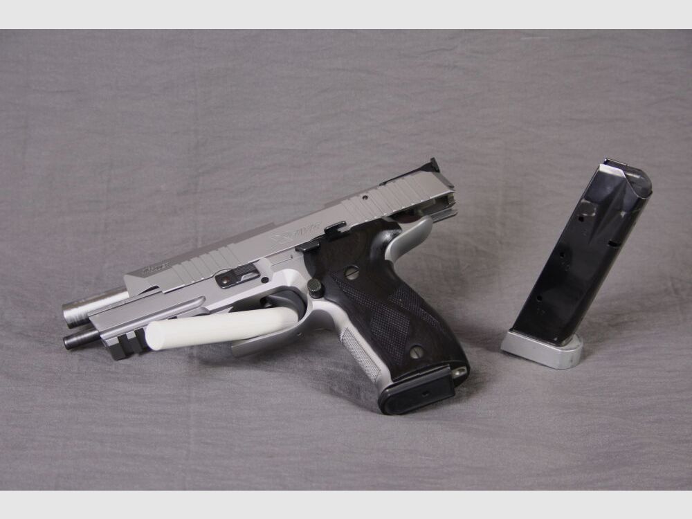 SigSauer	 P226  X-Five