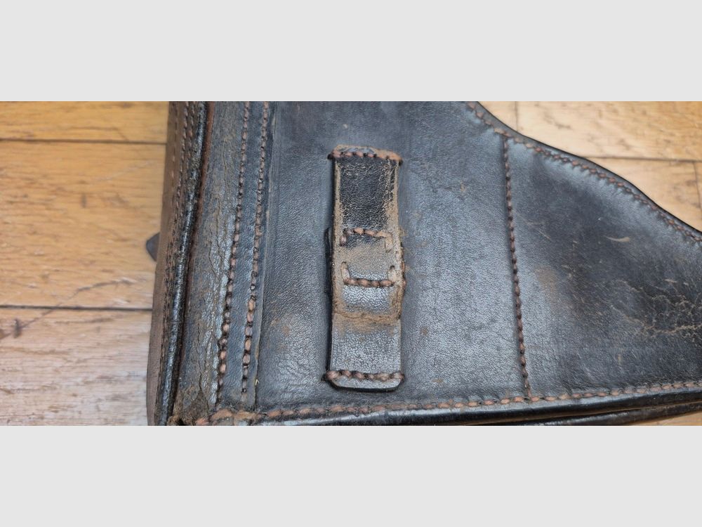 Sehr schönes Etui für die Pistole Luger P08 lang, genannt „Artillerie“ – Herstellung Gustav Möller in Hameln vor 1915 – Seltenes Etui des 1. Typs, unmodifiziert – Schöne Leder in TBE und flexibel – Komplett mit seinen Originalwerkzeugen Schlüssel und Stab – Braunes Etui, brüniert, nach September 1915 – Wunderschönes Stück in TBE++, Bild 16 von 24
