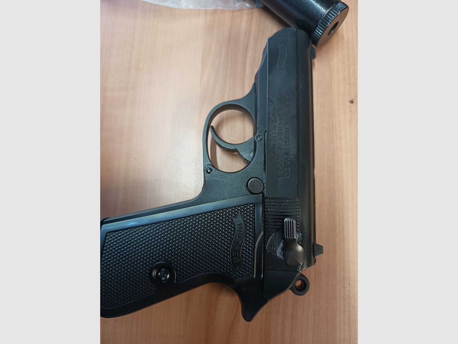 WALTHER PPK/S 22lr + Schalldämpfer, Bild 3 von 10