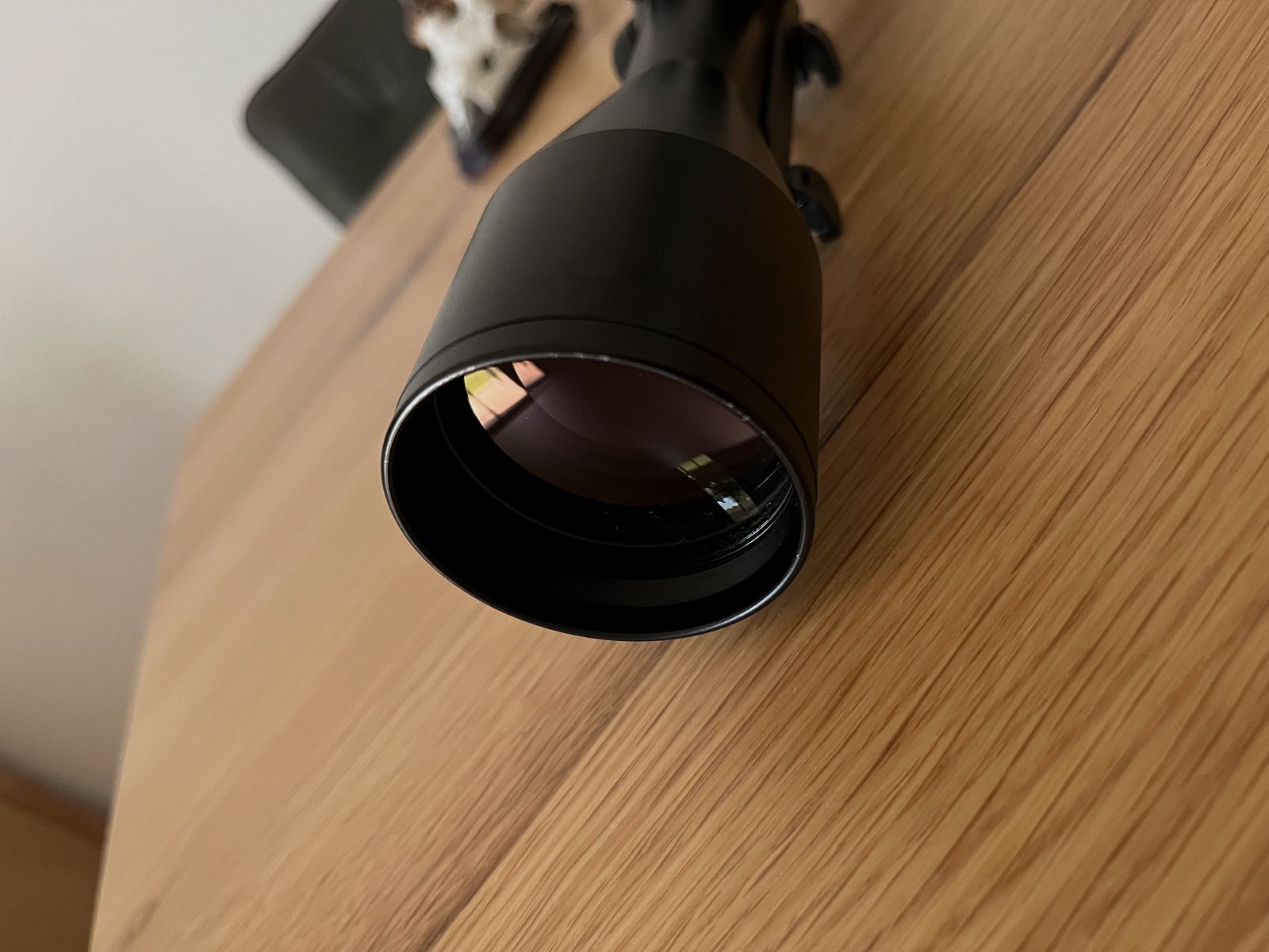 ZEISS Diavari VM 3-12x56 T z podświetlanym krzyżem na montażu siodłowym Blaser
