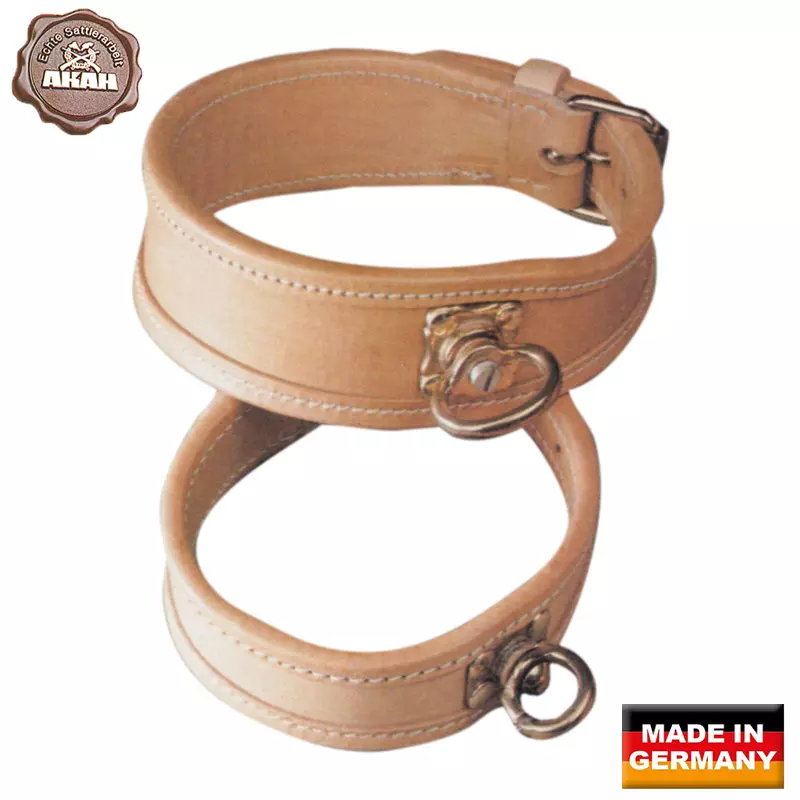 Collier de recherche au sang AKAH en cuir de daim