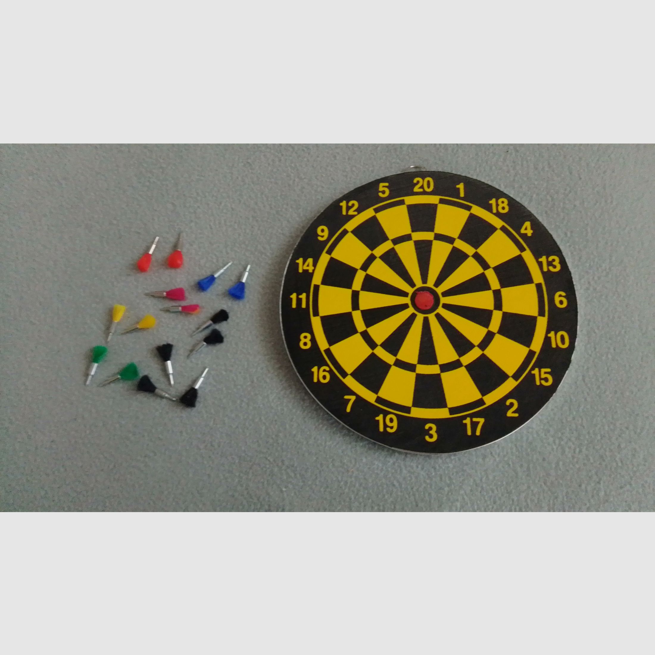 Spring pin 4.5mm with matching dartboard (NEW) for air rifle/air pistol