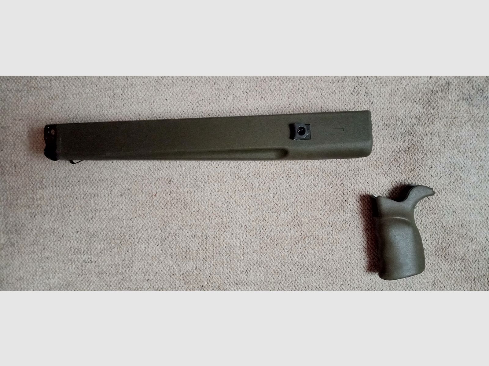 Originele trapeze handbescherming voor tweepoot en grip voor H&K G3A4 / kleur afgestemd in NATO Groen // OD-Groen brede handbescherming + pistoolgreep / G3 handbescherming