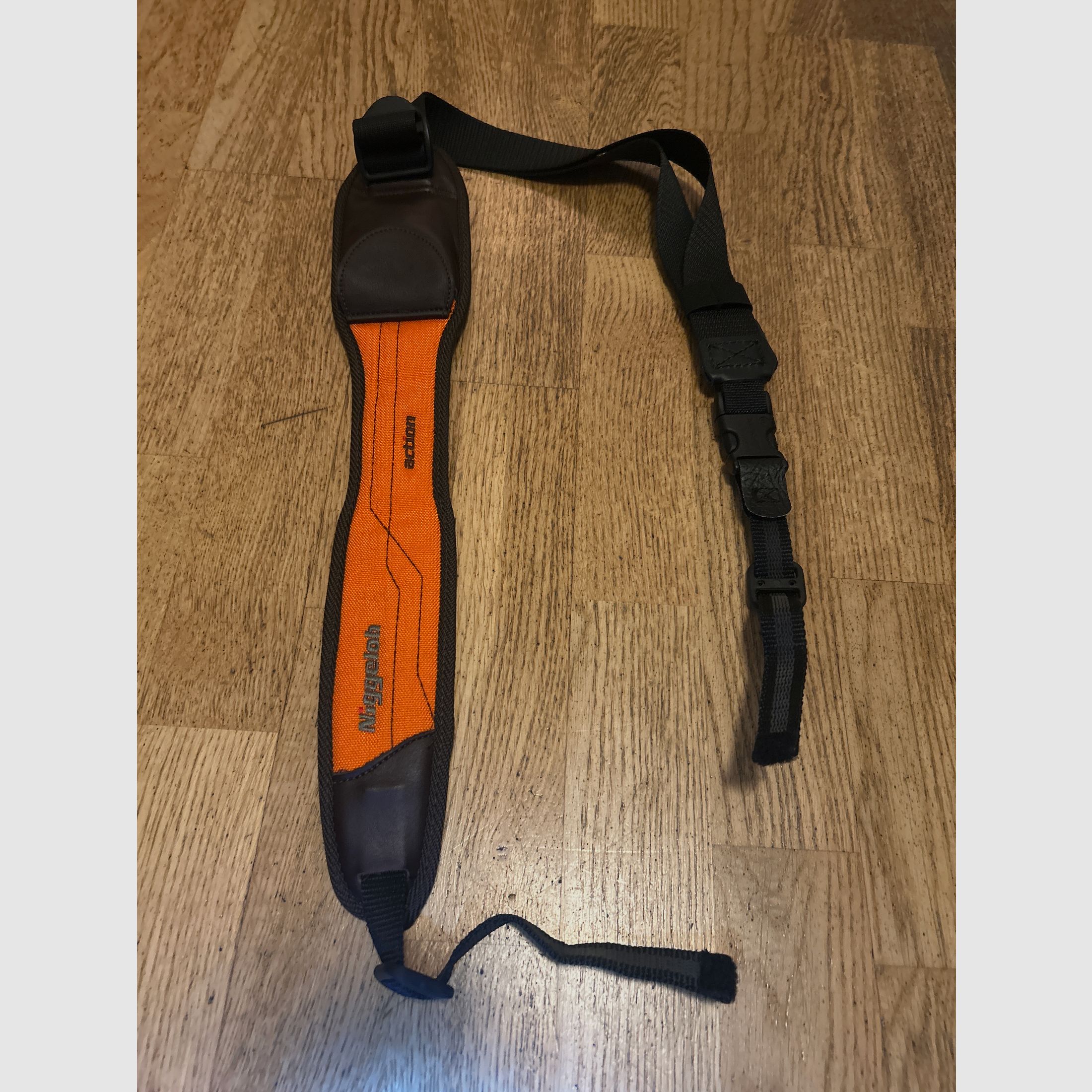 Niggeloh Action Pas do broni do poszukiwań