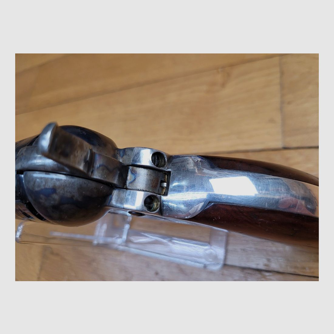 Très beau Colt 1851 Navy – Fabrication Colt 2ème génération en Type II – Cal .36 – Jamais tiré – Bronzage parfait – Tous marquages conformes – Coffret avec tous accessoires d&rsquo;origine complets – TBE +, image 15 sur 29