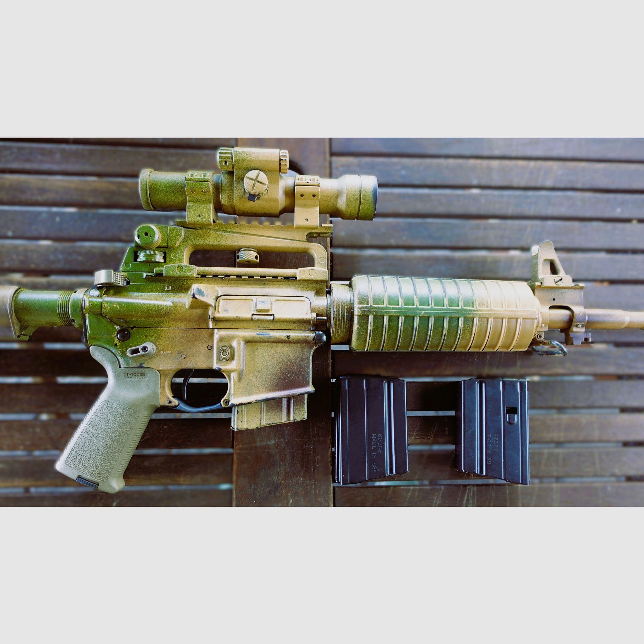 Windham 7,62×39 AK SRC AR15 w 7,62x39 z Aimpoint 9000 Blood Diamond