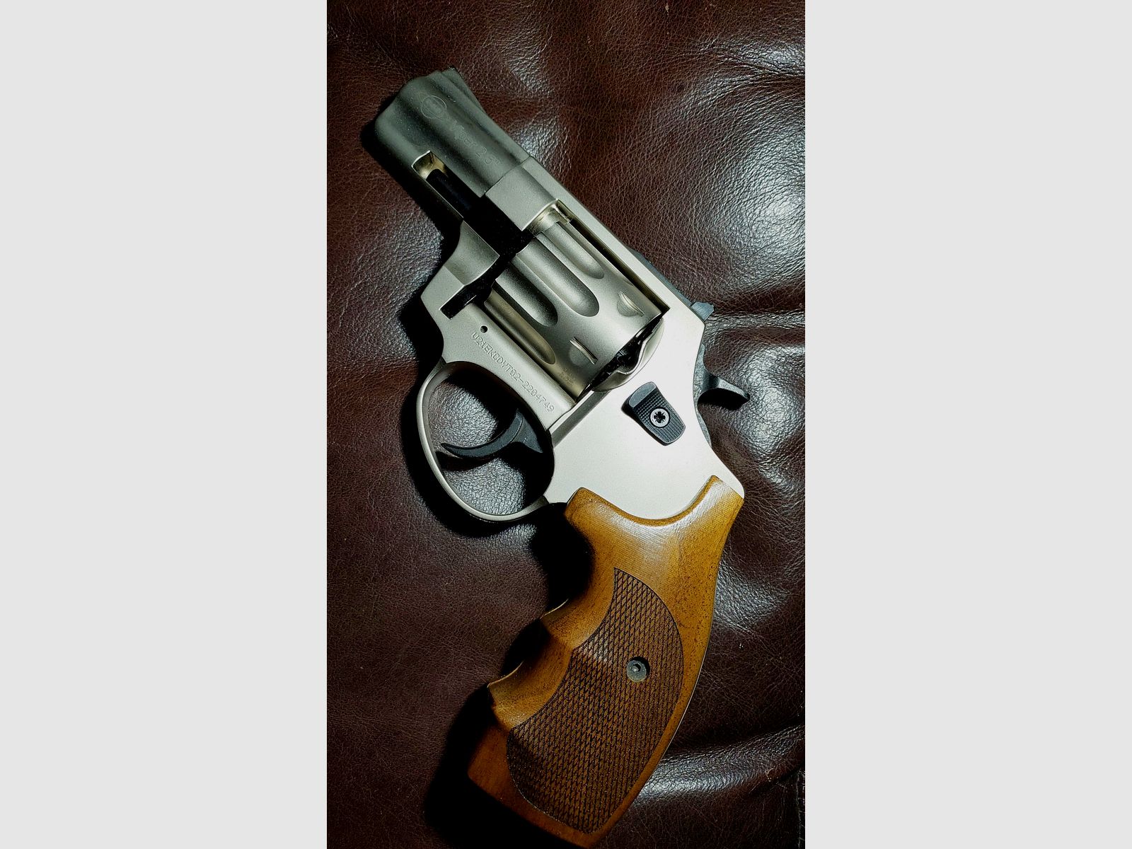 Ekol Viper 2,5 Zoll Nickel mit Holzgriff 9mm R.K. (PTB 1062)