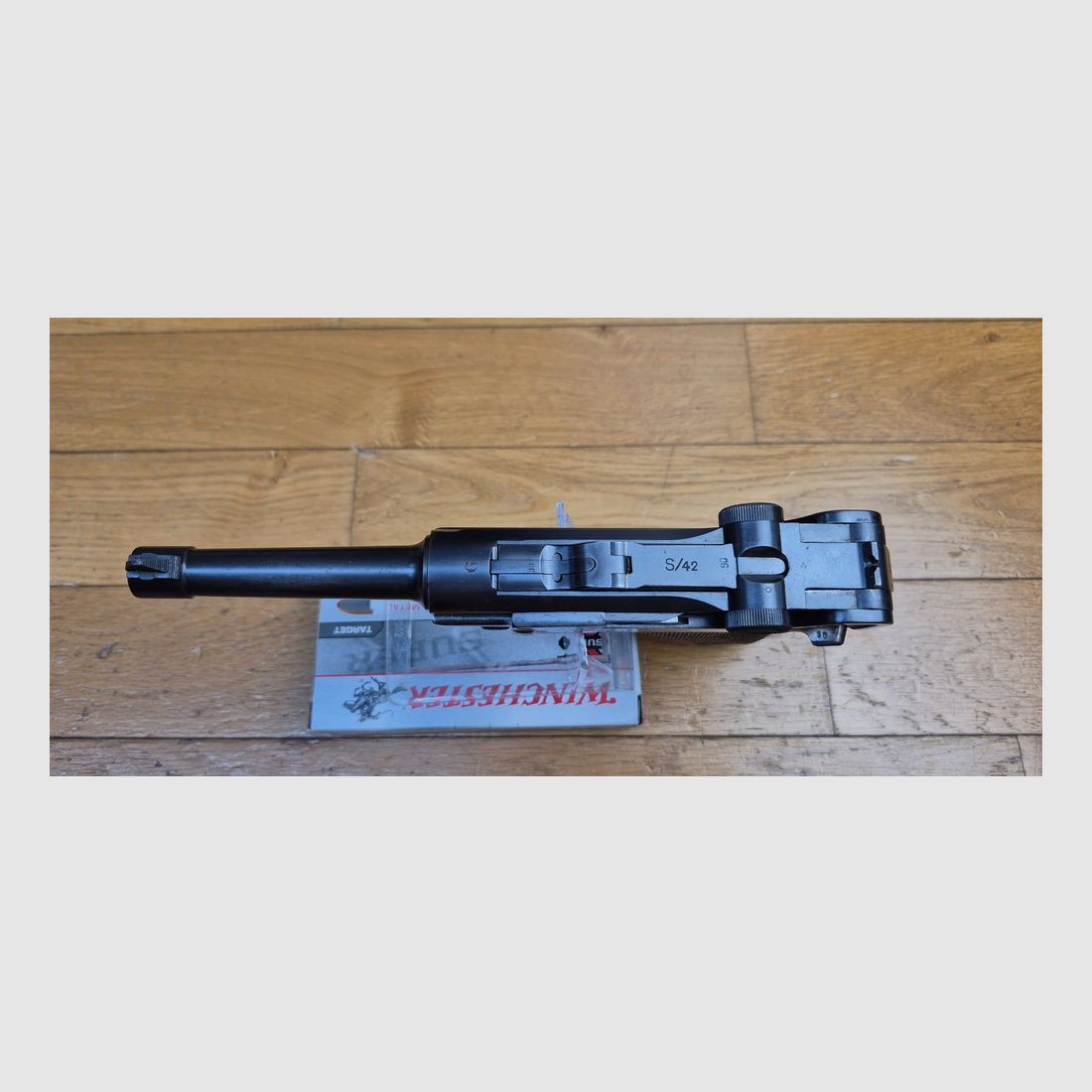 Très beau Pistolet Luger P08 – Fabrication « S/42 » par Mauser – Très rare exemplaire en « G » pour 1935 – Carcasse type 1908-1918 non encore renforcée post 1936 – Un des 54.070 produits en 1935 – Arme rare – TBE+, image 14 sur 30