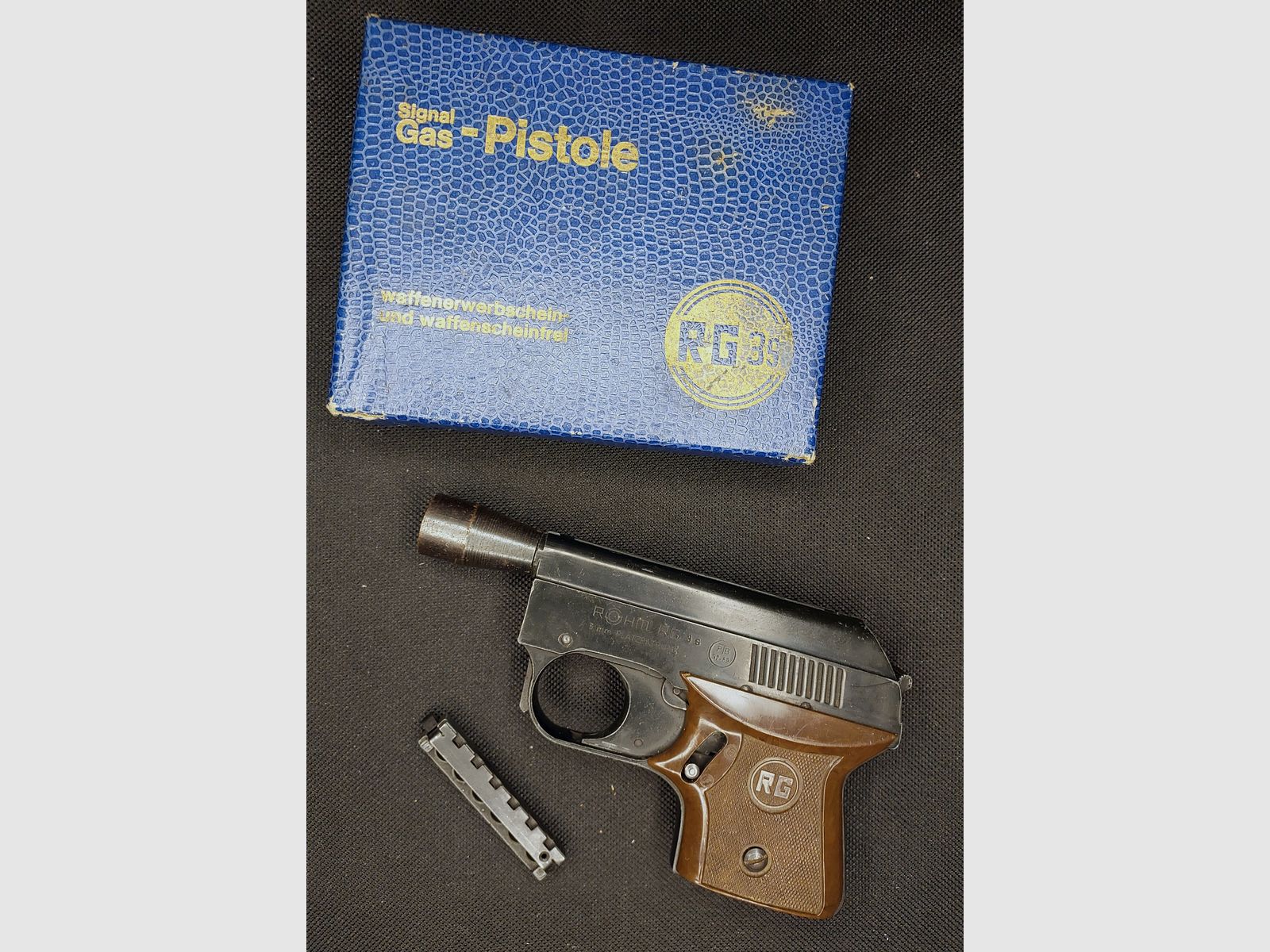 Pocket pistol RG3s - Röhm RG 3 s blank firing pistol cal. 6mm Flobert (PTB 33-69)