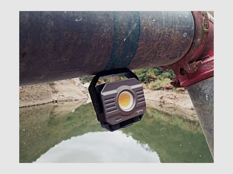FENIX CL28R TORCIA MULTIFUNZIONE OUTDOOR 2000 LUMEN, immagine 3 di 3