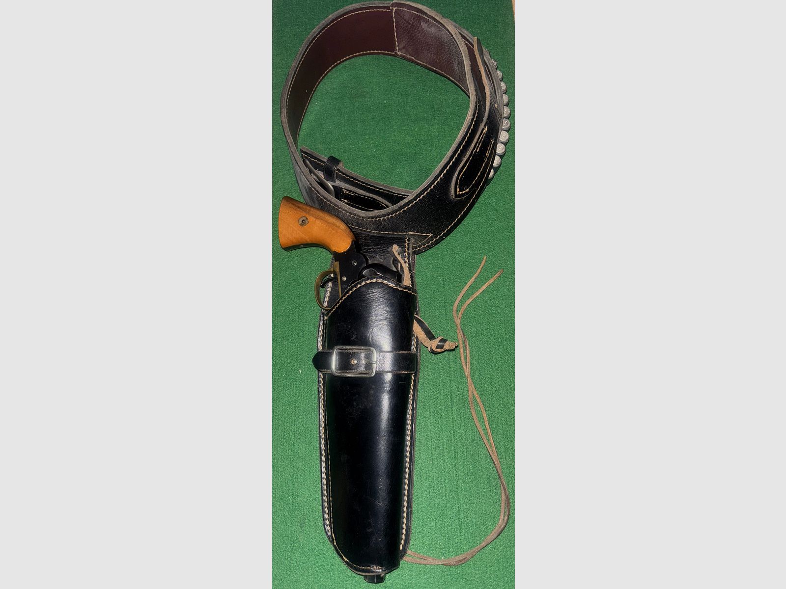 Vorderlader Revolver Remington Model 1858 New Army Cal. 44 im Westernhoster