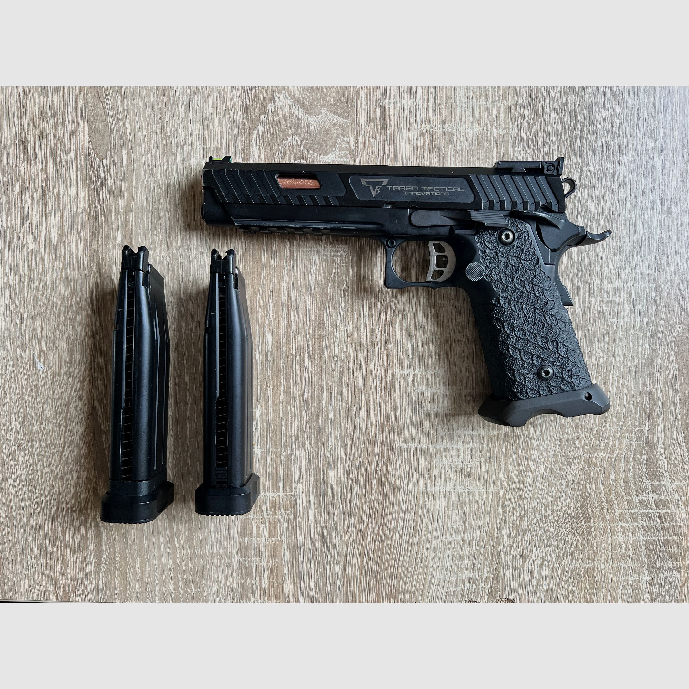 Combat Master 2011 par EMG