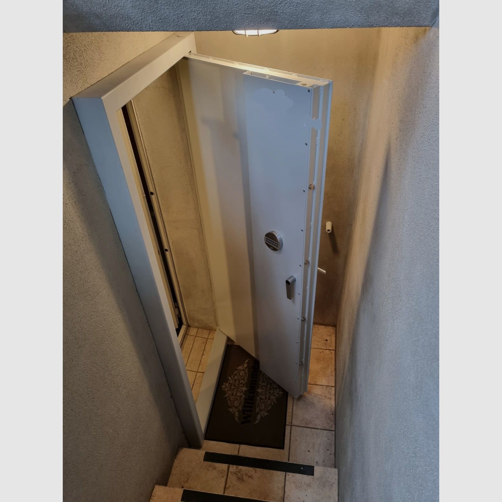 Porte de sécurité pour salle d'armes Classe 1 EN 1143-1 - rien n'est impossible - fabrication sur mesure !!