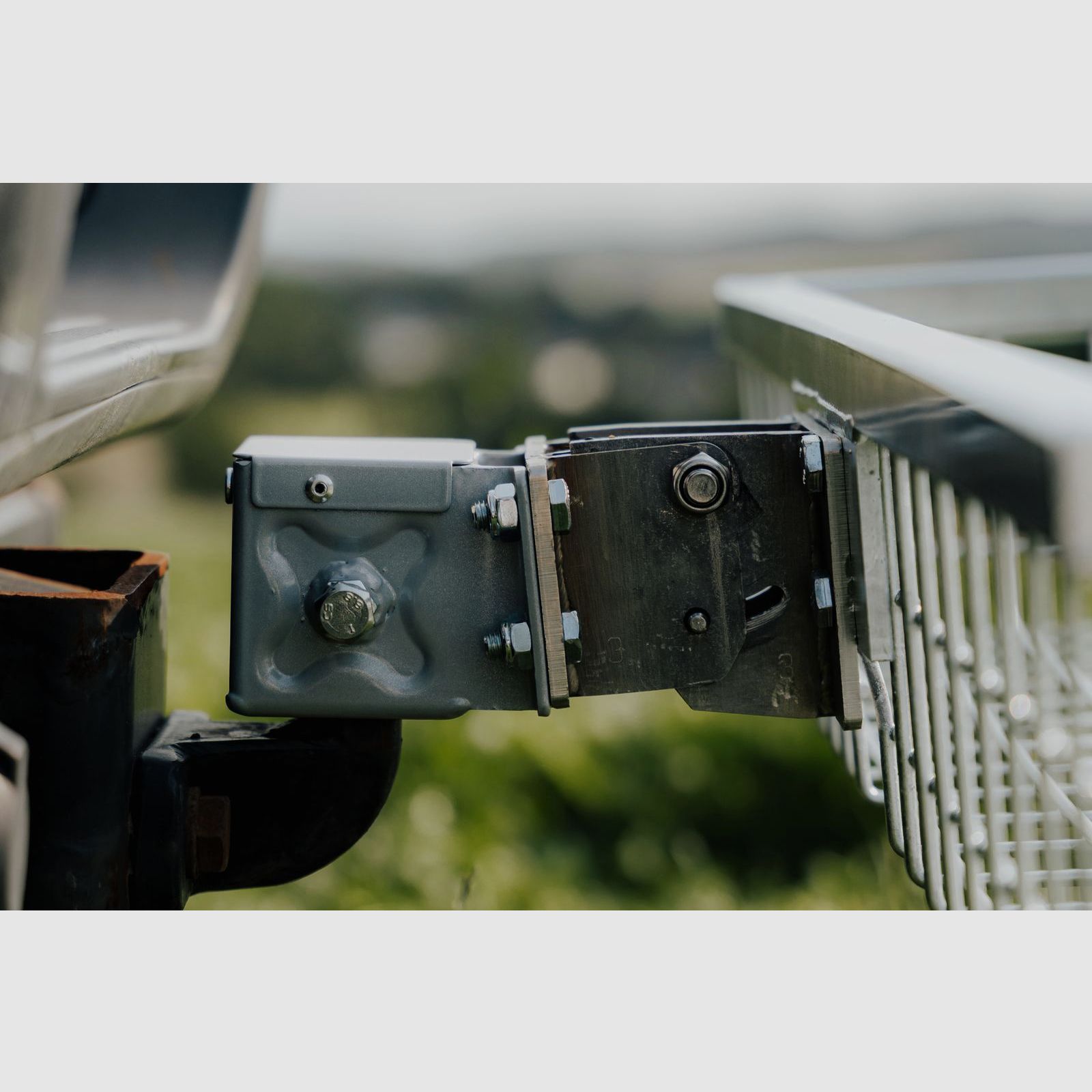HECK-PACK foldable lowering device, stainless steel – 2-in-1 tilting and folding mechanism for game carriers, image 7 of 8